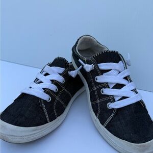 SO Black and White Casual Shoes memory foam slip on Size 9